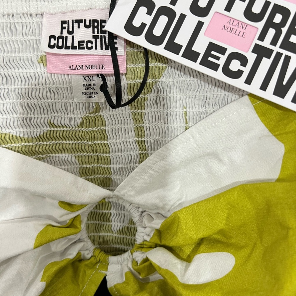 NWT Women's Puff Elbow Sleeve Cut Out Crop Top Future Collective White/Olive XXL - Picture 4 of 4